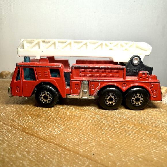 Vintage Die-Cast Lot of 10 Emergency & Utility Matchbox Vehicles - Police, Fire - Picture 12 of 16
